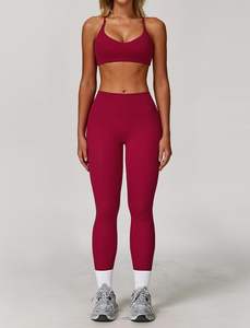 Ensemble de yoga 2 pièces pour femme, personnalisable avec logo OEM, soutien-gorge de sport et legging de haute qualité, pour la vente en ligne. - Product Image 3