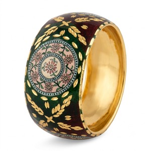 Bracelet manchette en laiton émaillé vert bordeaux avec motifs floraux dorés, style Meenakari traditionnel, bijoux de mode indiens en gros B2B - Product Image 1