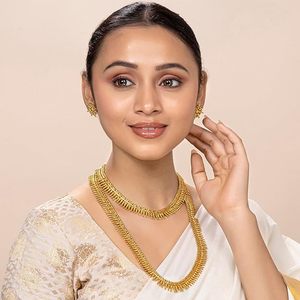 Conjunto de collar largo y gargantilla con diseño de flor chapado en oro clásico y aretes para mujer, joyería de diseñador para bodas y festividades. - Product Image 2