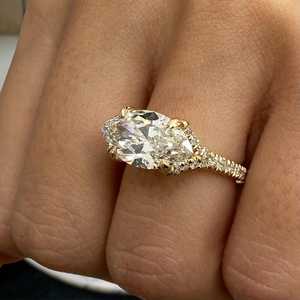 Anillo de sello apilable con diamante marquise de 3.00 CT cultivado en laboratorio, único, para mujer, de oro macizo de 14k, regalo de compromiso o propuesta para ella. - Product Image 4