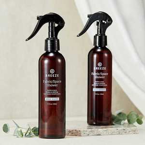 BREEZE Spray Multiusos para Tela y Ambientador, Control de Olores para Sofá, Cortinas, Ropa de Cama, Ropa y Interiores - Product Image 1