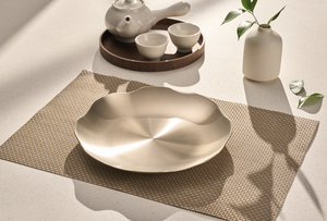 NOBBAN Piatto YUGI Premium Coreano in Bronzo con Bordo Floreale a Loto - Product Image 2