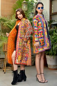 Chaqueta Recta Estilo Bohemio Gitano - Apliques Tribales Kutch con Detalles de Encaje y Botones - Chaqueta Vaquera Transpirable Vintage de Invierno - Product Image 4