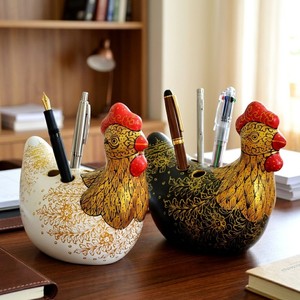 Soporte para teléfono con forma de pollo hecho de papel maché reciclado con materiales ecológicos, hecho a mano por artesanos tailandeses con experiencia. - Product Image 4