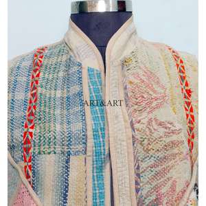 Chaleco Kantha hecho a mano en India, ecológico, de invierno, para mujer, estilo vintage, con patchwork, cuello en V, sin mangas, de algodón. - Product Image 3