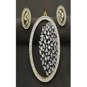 Ensemble collier et boucles d'oreilles de créateur, finition or blanc, qualité supérieure, pour mariage, collection pour femmes. - Product Image 2