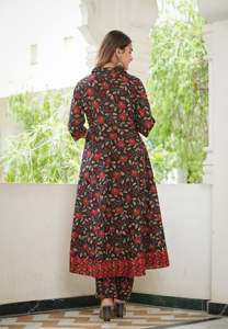 Ensemble Anarkali Kurta imprimé floral avec pantalon et dupatta, collection Kurti court, noir et bordeaux, pour femme, longueur genou, été, 100% coton - Product Image 6