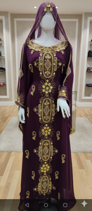 ชุดกะฟตันสีม่วงรอยัลหรูหรา ผ้าจอร์เจียร์ ปักลายทองอย่างประณีต ประดับคริสตัล ระบายอากาศได้ดี น้ำหนักเบา เหมาะสำหรับงานปาร์ตี้ - Product Image 2