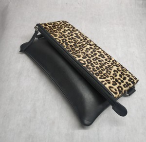 Sac à bandoulière pliable en cuir et fourrure motif léopard avec fermeture éclair, pochette souple et féminine pour soirée, toutes saisons, vente en gros, style vintage - Product Image 3