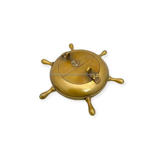 ที่เขี่ยบุหรี่ทองเหลืองโบราณ ดีไซน์วงล้อเรือเดินสมุทร ของตกแต่งสำหรับสูบบุหรี่สำหรับใช้ในบ้าน - Product Image 1