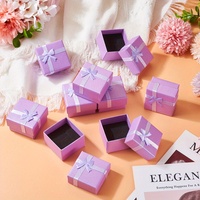 Boîte à bijoux personnalisée pour filles, petite boîte à bagues en papier avec logo, étui à bijoux cadeau, emballage bon marché avec ruban coloré