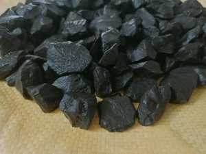 Pierre de galets d'agate noire naturelle polie Application extérieure polie enduite de polyuréthane pour la décoration de jardin à la maison - Product Image 5