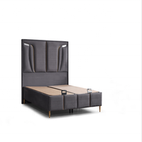 Lit haut de gamme de style hôtelier moderne avec cadre en bois massif, tête de lit rembourrée en tissu, velours froissé de haute qualité, taille personnalisée, chêne