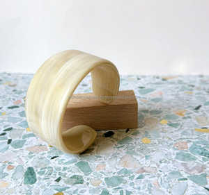 Nueva moda mejor calidad joyería de resina de lujo negro claro brazalete pulseras para mujeres de exportador indio - Product Image 3