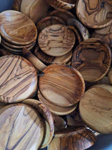 Bols en bois d'olivier d'Uttar Pradesh, hautement figurés, classiques, polis, écologiques, plats de service uniques - Product Image 2