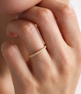Anillo de Compromiso con Bisel Redondo y Corte Brillante, Anillo de Boda de Eternidad Completa con Diamante Moissanita, Chapado en Oro Amarillo, para Usar en Cualquier Ocasión - Product Image 1