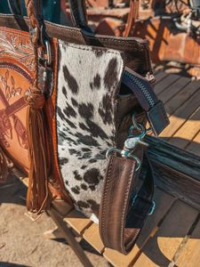 Bolso Tote de Cuero con Pelo de Vaca Estilo Western con Diseño Repujado y Borlas para Mujer - Product Image 3