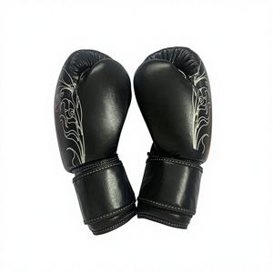 นวมชกมวย Fairtex รุ่นใหม่ล่าสุด - หนังแท้สำหรับฝึกซ้อมและต่อยมวย - อุปกรณ์มวยไทยสีดำ ขนาด 10 ออนซ์ ถึง 18 ออนซ์ - Product Image 3