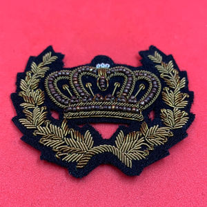 Badges en tissu toile 3D brodés à la main avec fil de bullion, épingles de sûreté, couleurs et logo personnalisés, pour usage familial, nouveau prix, meilleur service OEM - Product Image 1