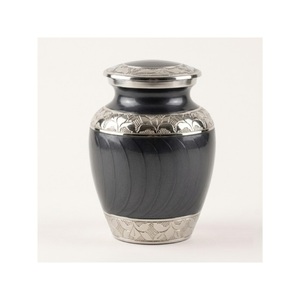 Urna Funeraria Premium de Latón Sólido y Aluminio con Grabado Intrincado de Flores Silvestres, Tapa de Rosca Segura, Urna Conmemorativa para Cementerio o Nicho - Product Image 4