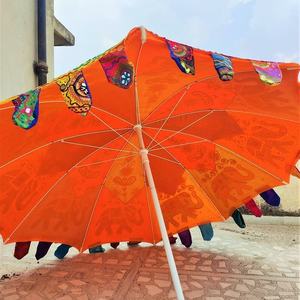 Parapluie traditionnel pliable en coton brodé d'éléphants, fait main en Inde, avec cadre en métal pour l'extérieur, la plage et le jardin - Product Image 4