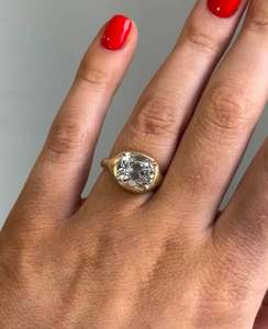 Bague solitaire à griffes sertie de diamant de laboratoire taille coussin antique 4 carats, certifiée IGI - Product Image 6