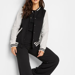 Manteau long de baseball universitaire pour femme, sur mesure, de haute qualité, en laine noire avec manches dorées vieillies, style universitaire, en polyester - Product Image 1