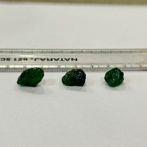 Synthetic Green <b>Garnet</b> Rough Stone 24.30 Carat Loose Raw Green Gemstone AAA Quality Free Size India Wholesale Synthetic Crystal - Product Image 6