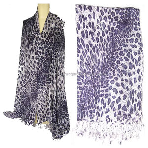 Al por mayor Chales de pashmina grandes para mujer, bufandas largas de invierno de moda, de marca de lujo, cálidas, de cachemira, con estampado de sarga - Product Image 5