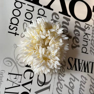 Bracelet de cheveux Gajra en tissu indien avec fleurs artificielles en plastique, léger, pour femmes, accessoires de mariée, réutilisable, taille unique - Product Image 1