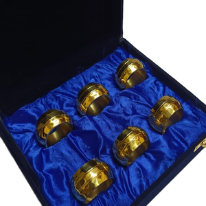 Ensemble de ronds de serviette en métal festif pour la maison et les fêtes de Noël et les occasions spéciales avec boîte-cadeau - Product Image 1