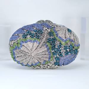 Bolsos de mujer artesanales con diseño floral, de alta calidad, con cuentas bordadas, tipo clutch, hechos a mano. - Product Image 4