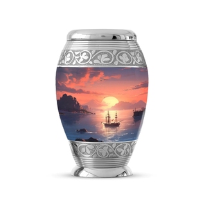 Urna Funeraria Metálica 'Paraíso Oceánico Atardecer Dorado Intenso' - Recipiente Decorativo para Cenizas con Borde Plateado Grabado a Mano para Amantes de la Naturaleza - Product Image 3