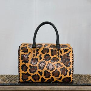 Bolso de Mano de Cuero de Lujo con Estampado de Leopardo, Asa Superior y Cierre de Cremallera - Product Image 1