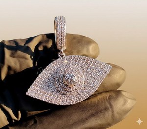 Colgante de Plata de Ley 925 con Ojos 3D y Moissanita VVS, Amuleto de Protección Hip Hop para Unisex, Regalo - Product Image 1