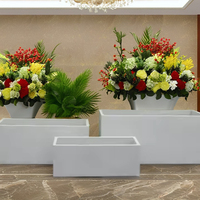 Ensemble de 3 pots de fleurs rectangulaires traditionnels de luxe gris antique en béton enduit d'époxy pour usage extérieur et jardin, écologiques, vente en gros