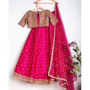 Vêtement de fête traditionnel chinois de créateur Lehenga Choli avec séquence et travail Zari - Product Image 6