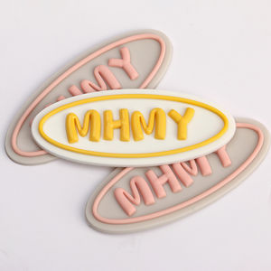 Parches de Goma PVC 3D Personalizados con Forma de Corazón y Flor, Resistentes al Agua, Termoadhesivos para Prendas Suaves, Modelo OEM - Product Image 4