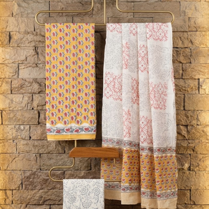 Traje Punjabi Amarillo Sol para Mujer |   Conjunto de Kurti y Pijama de Algodón con Estampado Floral Blanco y Borde |   Conjunto de Vestido Indio Profesional - Product Image 5