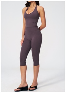 Seamless 2 Piece Yoga Set Deep V Neck Halter <b>Crop</b> <b>Top</b> High Waist Calf-Length Leggings Solid Color Sportwear - Product Image 3