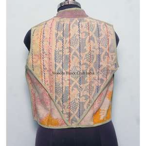 Gilet Kantha en coton vintage fait main pour femmes, veste courte matelassée pour la saison d'automne, veste Kantha courte vintage pour femmes - Product Image 5
