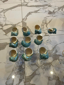 แก้วไวน์รูปทรงเปลือกหอยสีน้ำเงิน ดีไซน์ใหม่ 2026 แก้วน้ำผลไม้ สำหรับงานขึ้นบ้านใหม่ สวยหรู ราคาส่งที่ดีที่สุด - Product Image 3