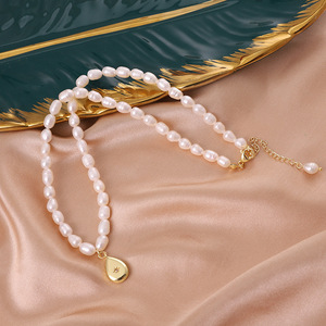 Collier pour femme en perles d'eau douce naturelles, nouveau design rétro, chaîne polyvalente pour pull - Product Image 4