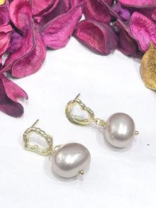 Pendientes de moda con circonita de la mejor calidad y acabado plateado glamuroso para mujeres y niñas, ideales para looks de noche y fiestas. - Product Image 3