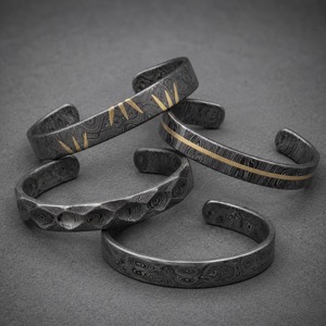 Brazalete de Acero de Damasco Forjado a Mano con Incrustaciones de Latón en Forma de Luna, Anillo de Juramento, Regalo para Él - Product Image 4