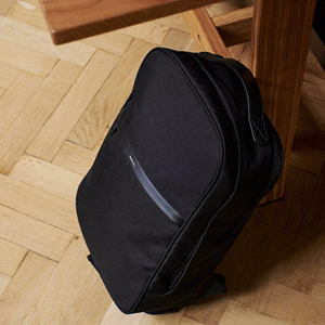 Sac à dos pour ordinateur portable de luxe en polyester léger et durable avec fermeture éclair géométrique, respirant, écologique et bretelles arquées - Product Image 6