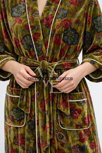 Kimono de Terciopelo Verde Musgo Lujoso para Mujer, Hecho a Mano con Estampado Floral Paisley, Largo, Ecológico, Transpirable, con Cordón Ajustable para Verano - Product Image 3