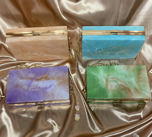 Embragues de resina martillada de calidad superior con cierre de metal con decoración brillante Suministro a granel disponible - Product Image 2