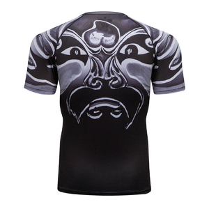 Haut de sport à manches courtes pour homme, noir, avec motif de visage de tigre imprimé par sublimation, séchage rapide - Product Image 1