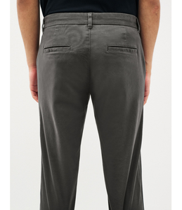 Tissu sergé extensible pour homme, chinos gris foncé, coupe droite, anti-boulochage, anti-plis, coton biologique, coupe classique, léger - Product Image 2